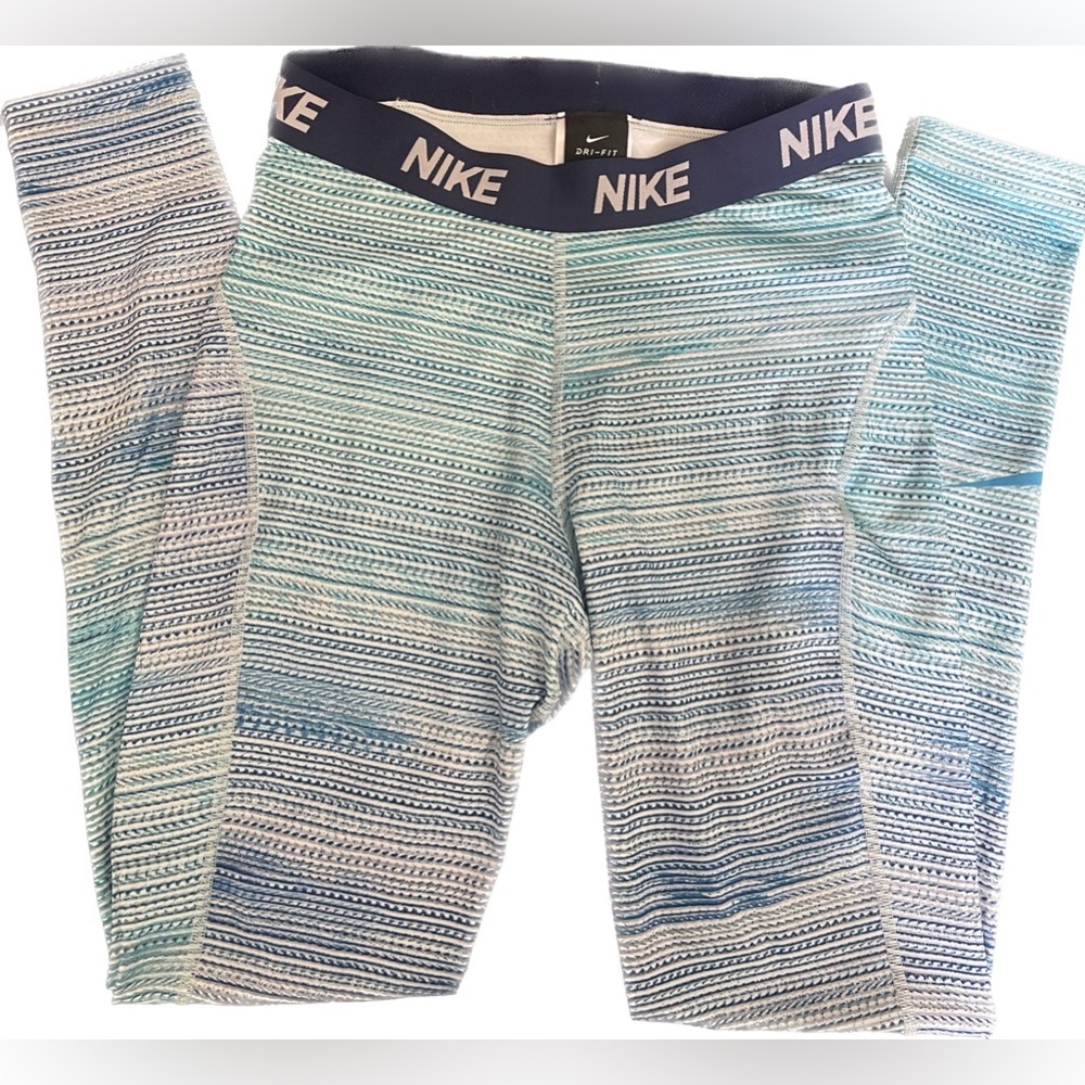 NIKE women’s Dri-Fit leggings size M NWT